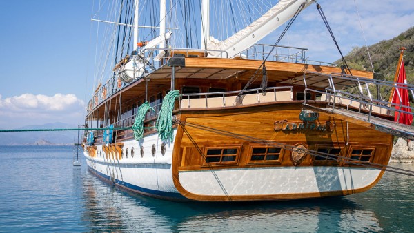جولية Admiral