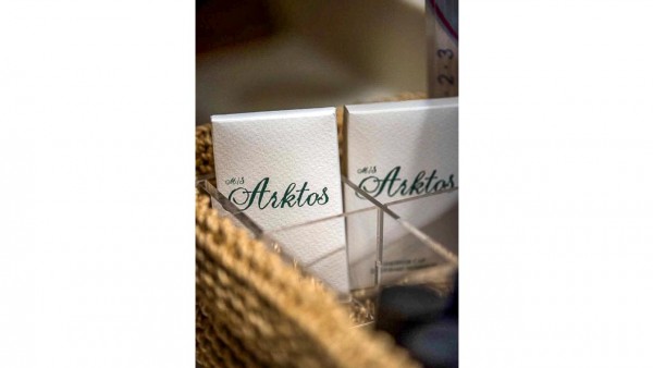 جولية Arktos