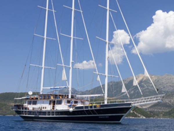 Artemis (Greece) جولية