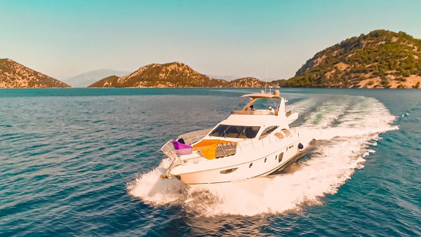 محرك اليخت Azimut 62 Fly VIP