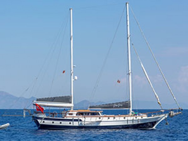 Derya Deniz جولية