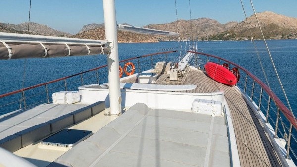 جولية Koray Ege