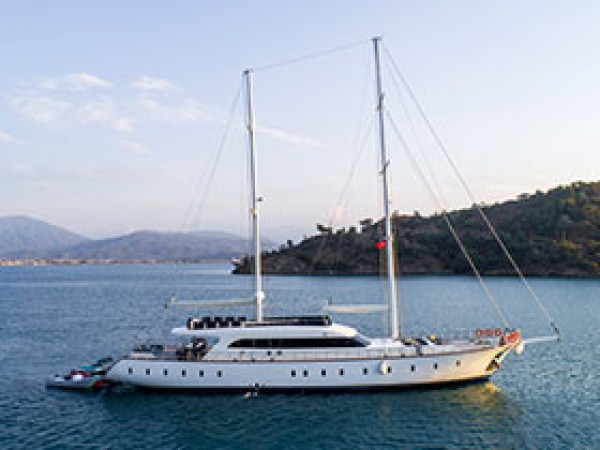 Queen of Makri جولية